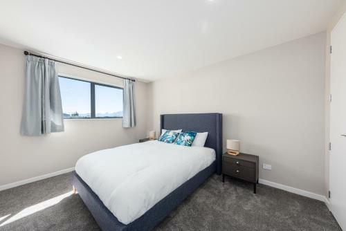 Tlh Holiday House