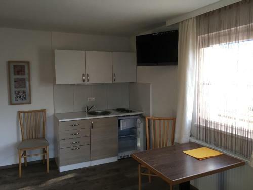 Hostal Fr�hst�ckspension Alpenrose
