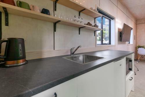 The Little Leigh Bach - Leigh Holiday Home