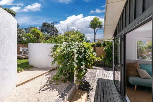 Sunlit Abode - Leigh Holiday Home