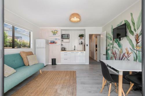 Sunlit Abode - Leigh Holiday Home