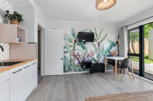 Sunlit Abode - Leigh Holiday Home