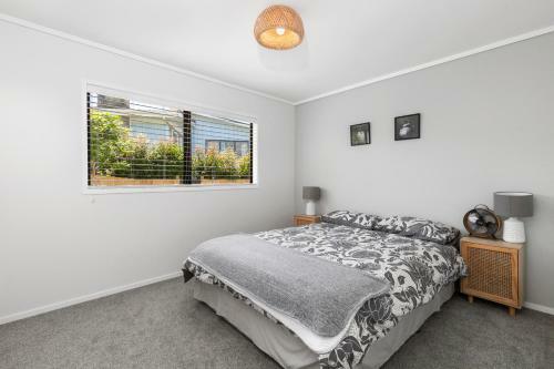 Sunlit Abode - Leigh Holiday Home