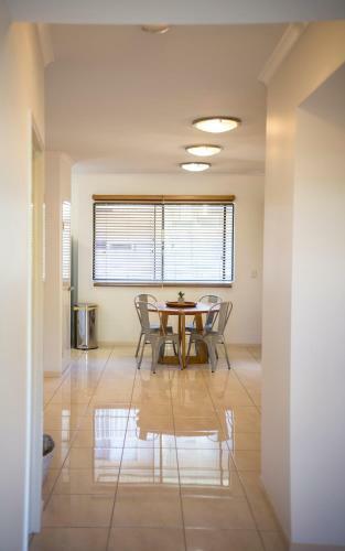 Minnie St 2 Bedroom / 2 Bathroom Apartment