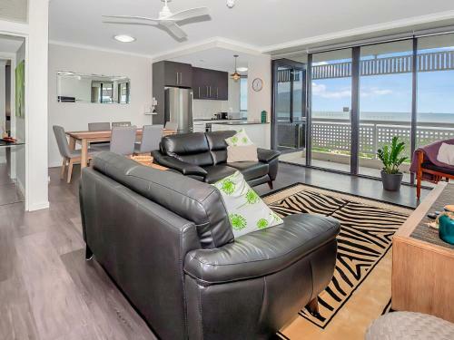 Luxury Waterfront Sea View Apartment