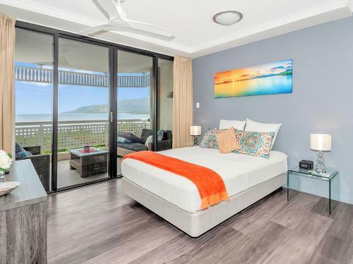 Luxury Waterfront Sea View Apartment
