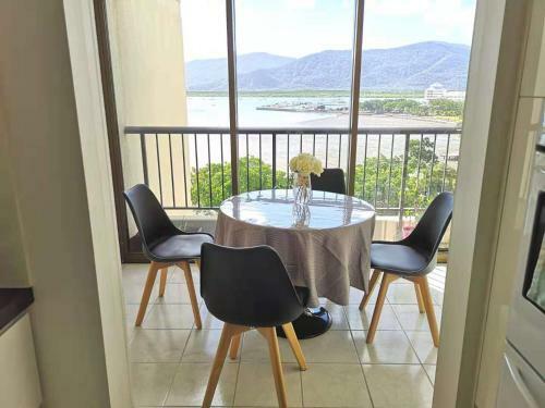 Cairns Ocean View Apartment In Aquarius