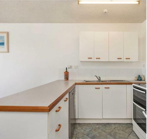 Apartamento Escape To This 2-bed Beach Home With Pool