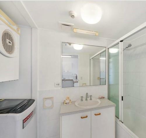 Apartamento Escape To This 2-bed Beach Home With Pool