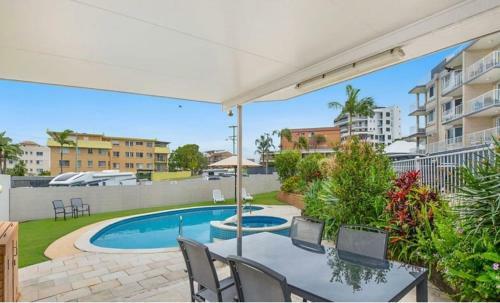 Apartamento Escape To This 2-bed Beach Home With Pool