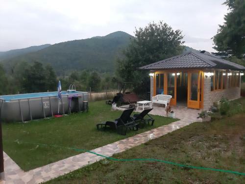 Ris Kuca Za Odmor
