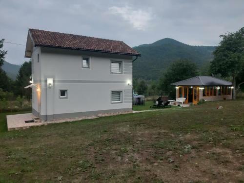 Ris Kuca Za Odmor