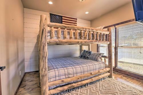 Home Located On The Shoreline Of Lay Lake!