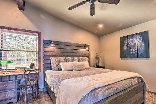 Home Located On The Shoreline Of Lay Lake!