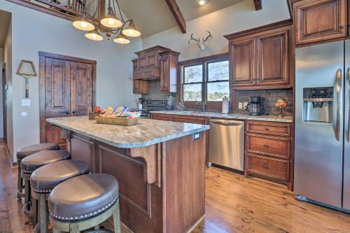 Home Located On The Shoreline Of Lay Lake!