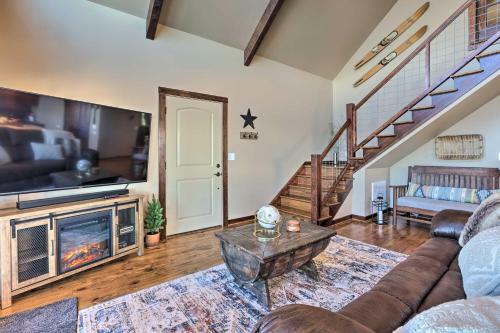 Home Located On The Shoreline Of Lay Lake!