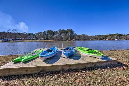 Home Located On The Shoreline Of Lay Lake!