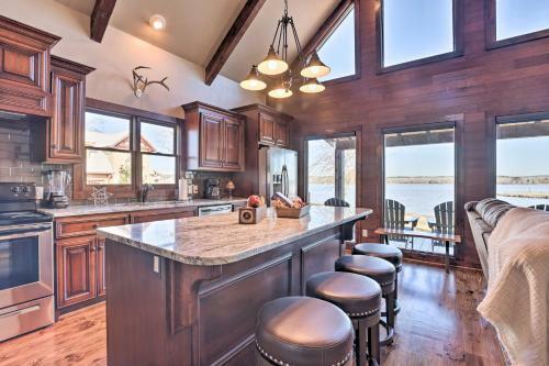 Home Located On The Shoreline Of Lay Lake!
