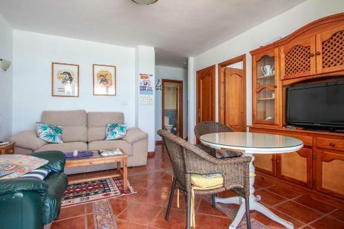 Apartamento En Edificio Torresol, 1� Linea De Playa En Nerja