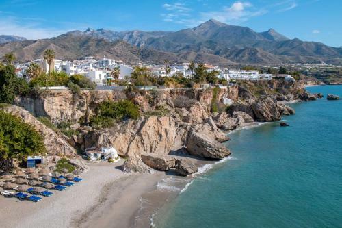 Apartamento En Edificio Torresol, 1� Linea De Playa En Nerja