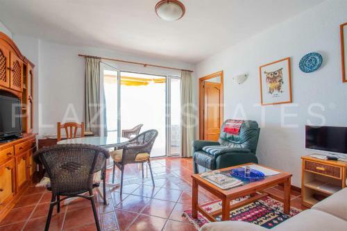 Apartamento En Edificio Torresol, 1� Linea De Playa En Nerja