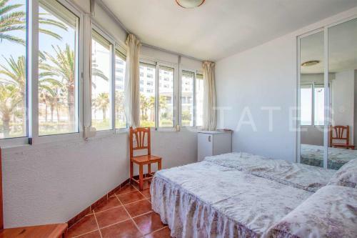 Apartamento En Edificio Torresol, 1� Linea De Playa En Nerja