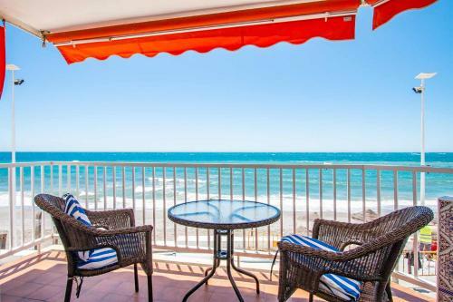 Apartamento En Edificio Torresol, 1� Linea De Playa En Nerja