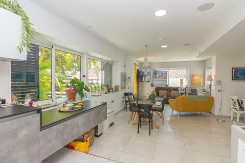 Villa Resort Con Piscina Privada En Calle Carabeo