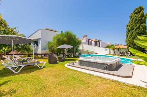 Villa Resort Con Piscina Privada En Calle Carabeo