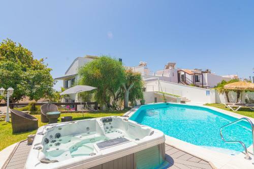 Villa Resort Con Piscina Privada En Calle Carabeo