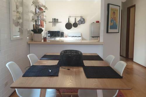 Apartamento Cosy Great Location 2bed 1bath With Parking