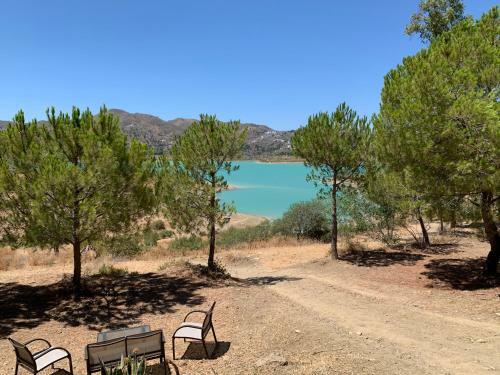 Tres Hermanos - Spacious Modern 2 Bedroom Apartment