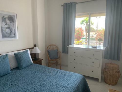 Tres Hermanos - Spacious Modern 2 Bedroom Apartment