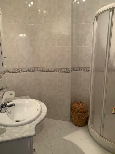 Tres Hermanos - Spacious Modern 2 Bedroom Apartment