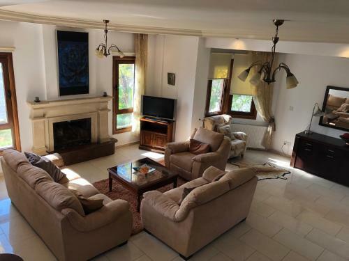 Enastro Holiday Home