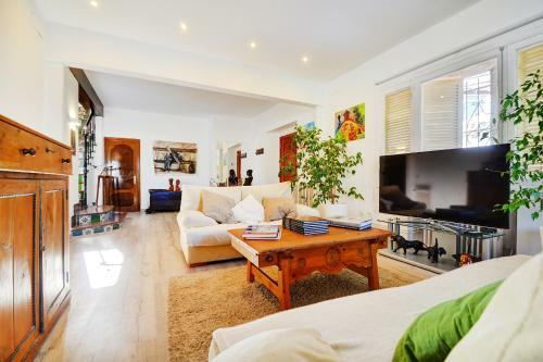 Villa Es Torrent� (high Flyer)
