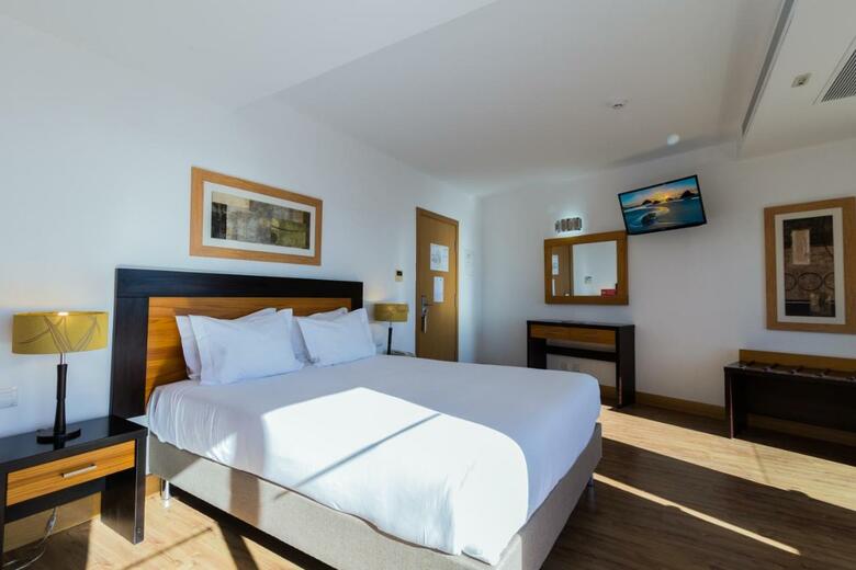 Hotel Quarteira Sol