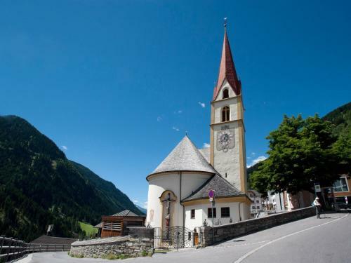Spacious Apartment In Tyrol With Mountain View