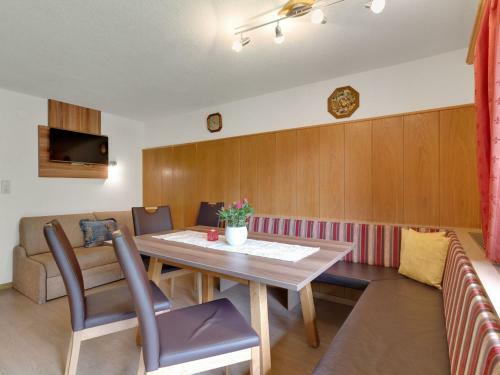 Spacious Apartment In Tyrol With Mountain View