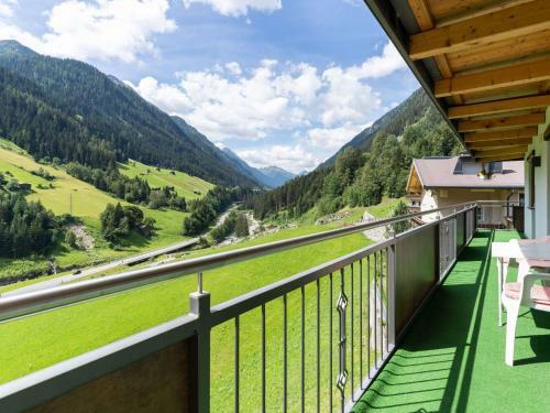 Spacious Apartment In Tyrol With Mountain View