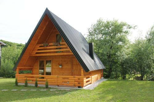 Villa Nadiaa Wood House