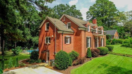 Capstone Pool House