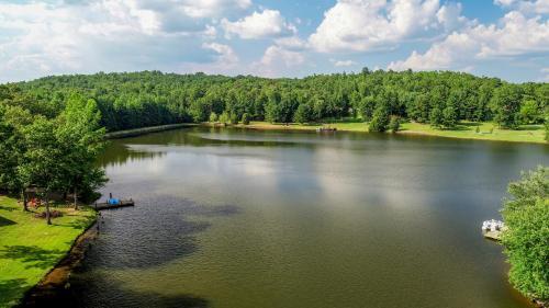 Bama Lakeside Retreat