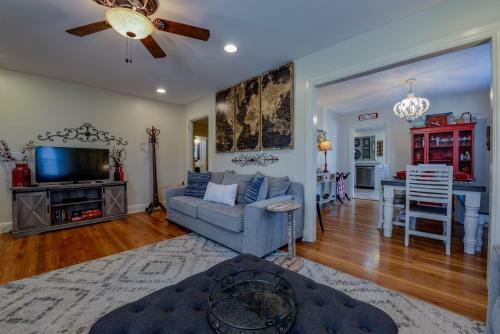 Uptown Bama House