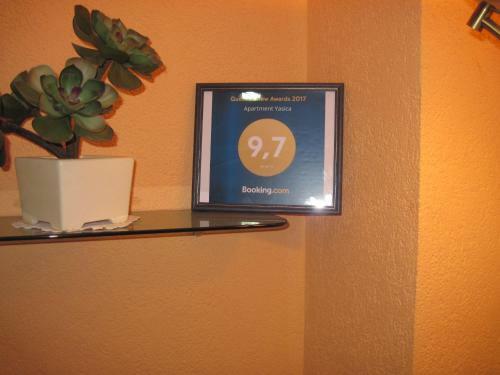 Hostal Room No. 8