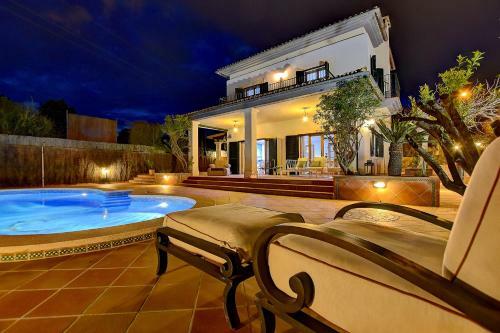 Villa Con Piscina