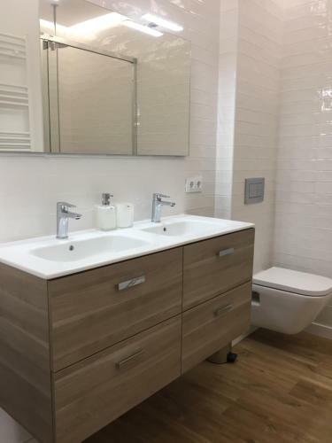 Cream Homes Santa Catalina Etv