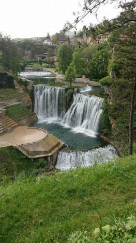 Bra?e D?ubo, Jajce