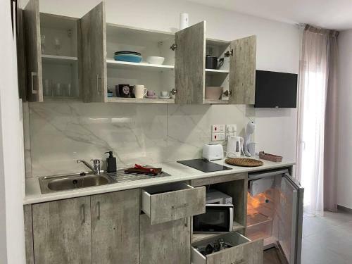 Apartamento Ellenapa Apts & Studios