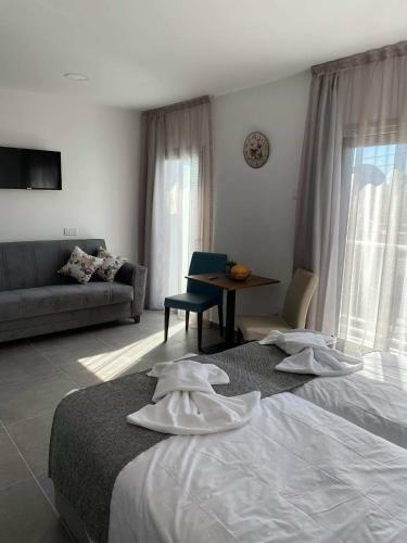 Apartamento Ellenapa Apts & Studios